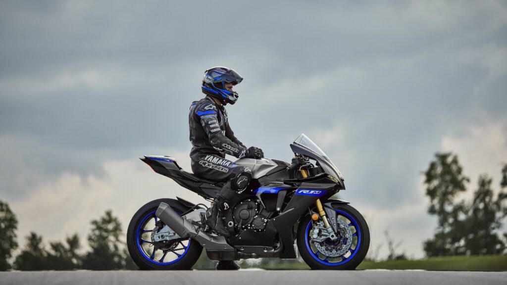 2022_yam_yzf1000r1spl_eu_bwm2_sta_004_03